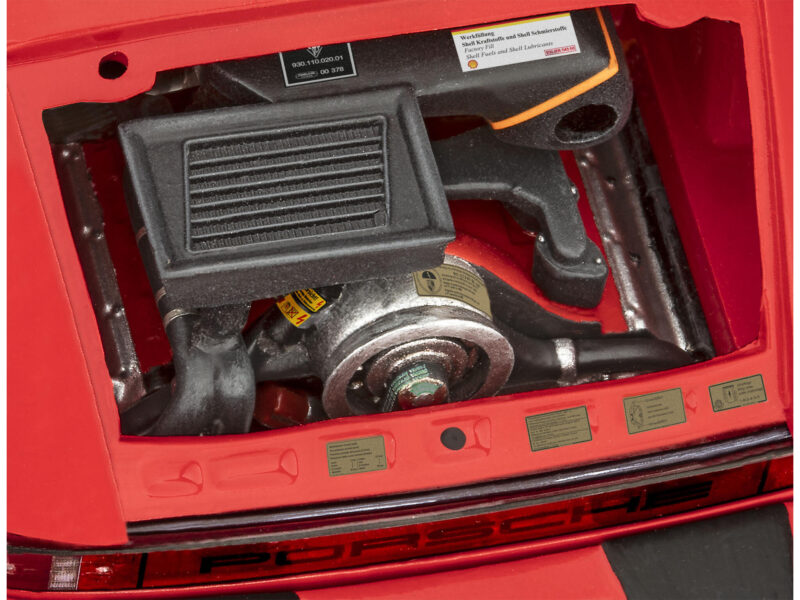 Geschenkset 50 Years of the Porsche 911 Turbo 1:24 inkl. Farbe & Kleber - Revell 05634 – Bild 4
