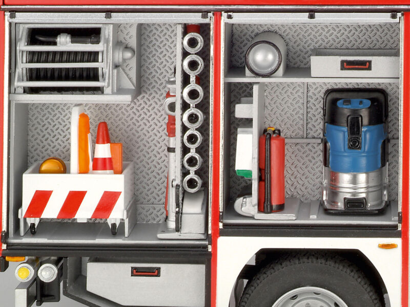 MAN TGM 13.290 / Schlingmann HLF 20 VARUS 4x4 Feuerwehr Fahrzeug - Revell 07452 – Bild 4