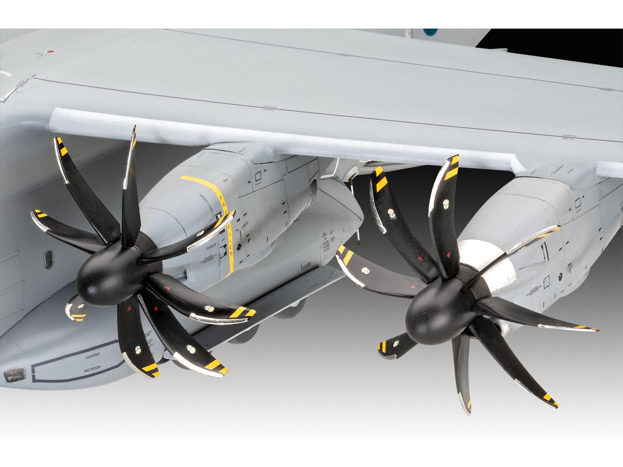 Airbus A400M Atlas "RAF" Modellbausatz Set 1:72 64 cm - Revell 03822 – Bild 3
