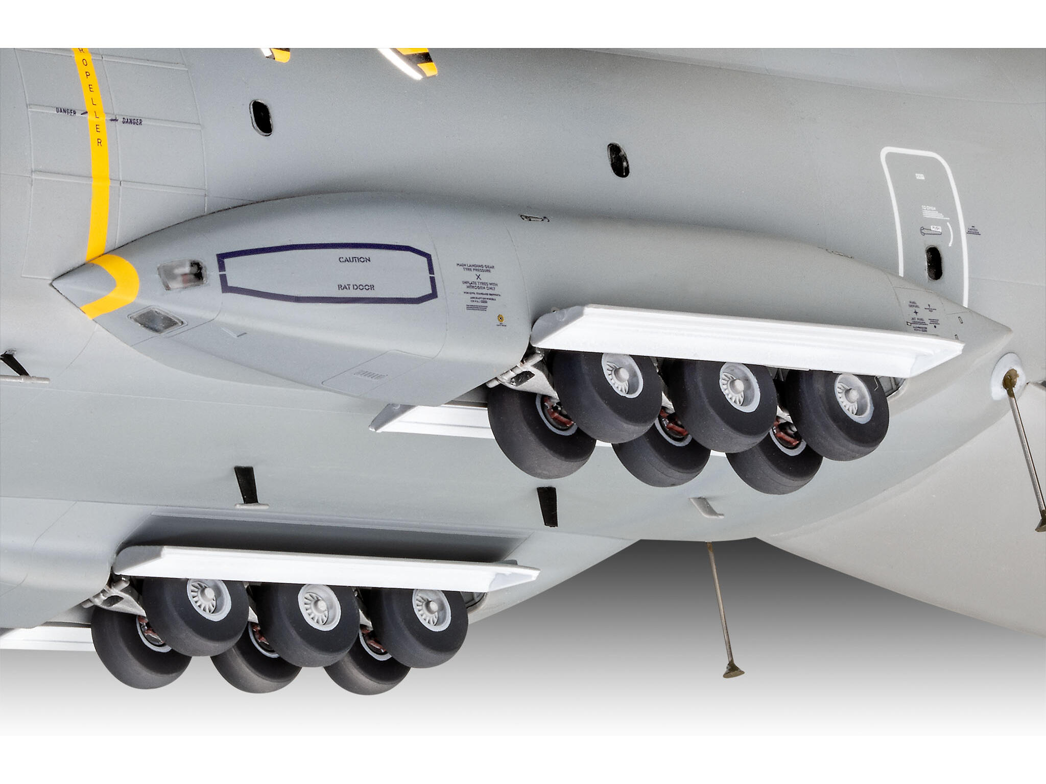 Airbus A400M Atlas "RAF" Modellbausatz Set 1:72 64 cm - Revell 03822 – Bild 6